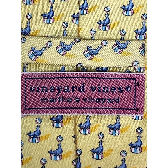 Vineyard Vines Martha Vineyards Necktie Seal playing with ball Yellow Blue - Picture 2 of 6